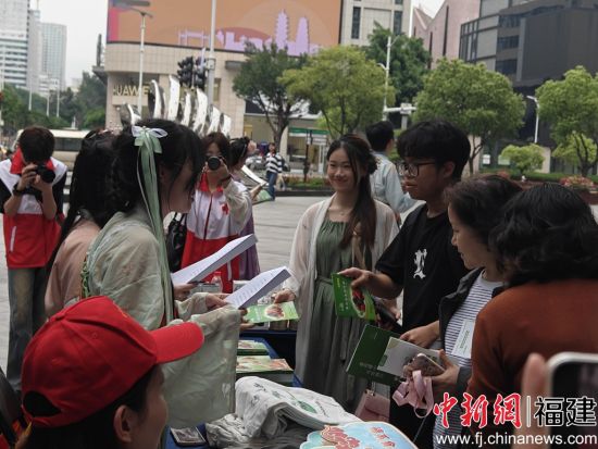 　　“美好‘食’光，安全相伴”为主题的食品安全科普宣传活动在福州举行。中新网记者 叶秋云 摄